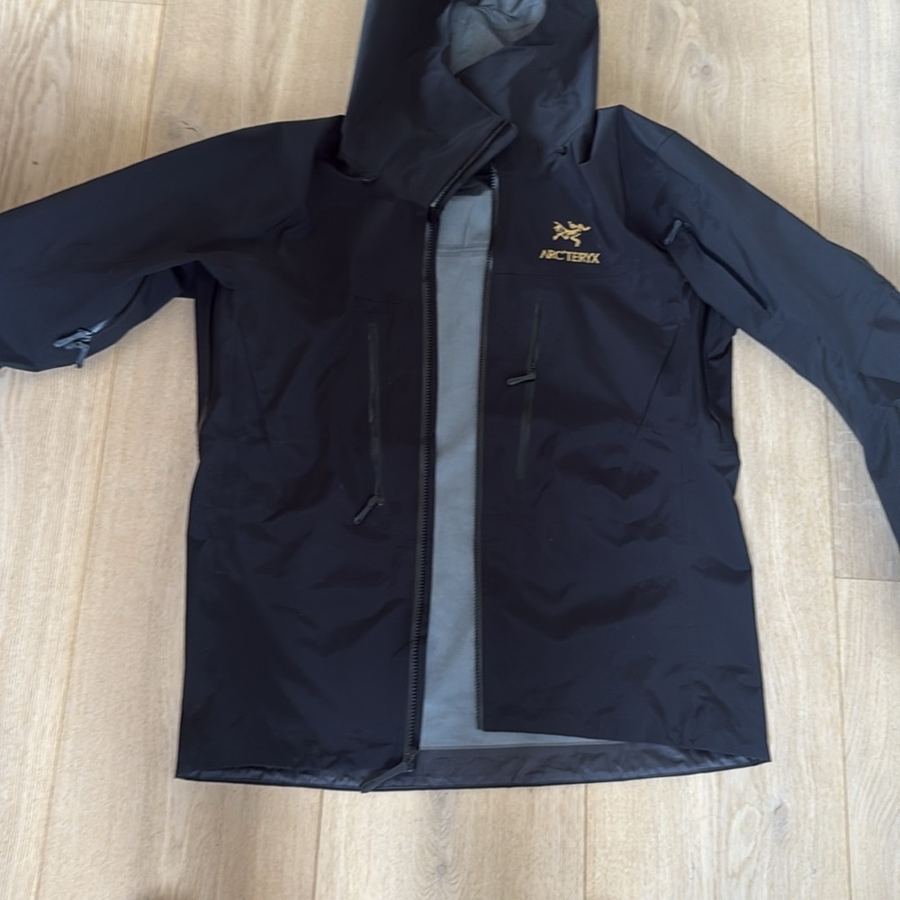 Arc’teryx Jacket - image 2